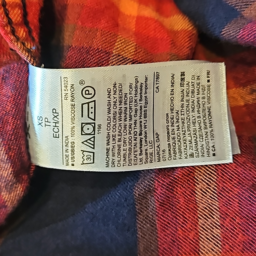 Gap Red Flannel - Picture 9 of 9